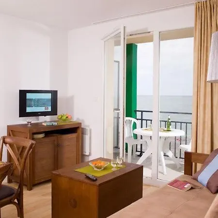 Apartament Comfortably Furnished With A Balcony Or Terrace *